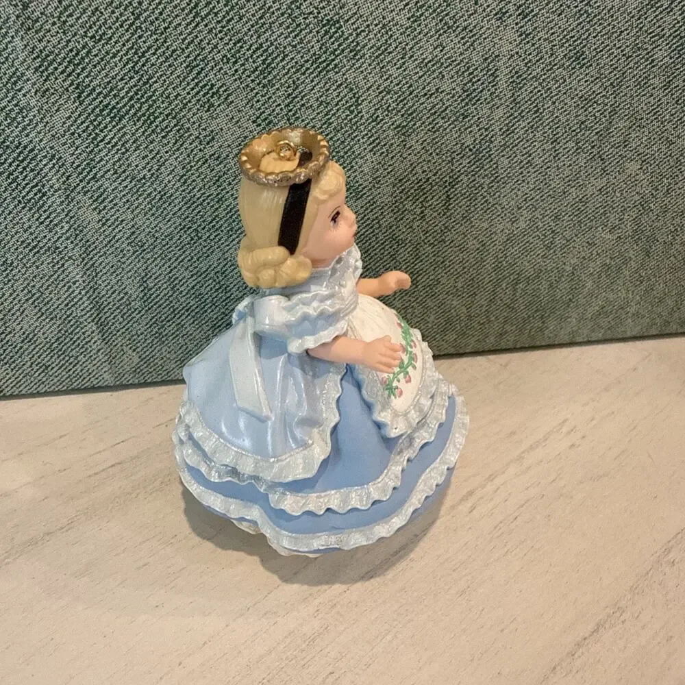 Vintage Hallmark Keepsake Ornament ALICE IN WONDERLAND Madame Alexander 2000‎